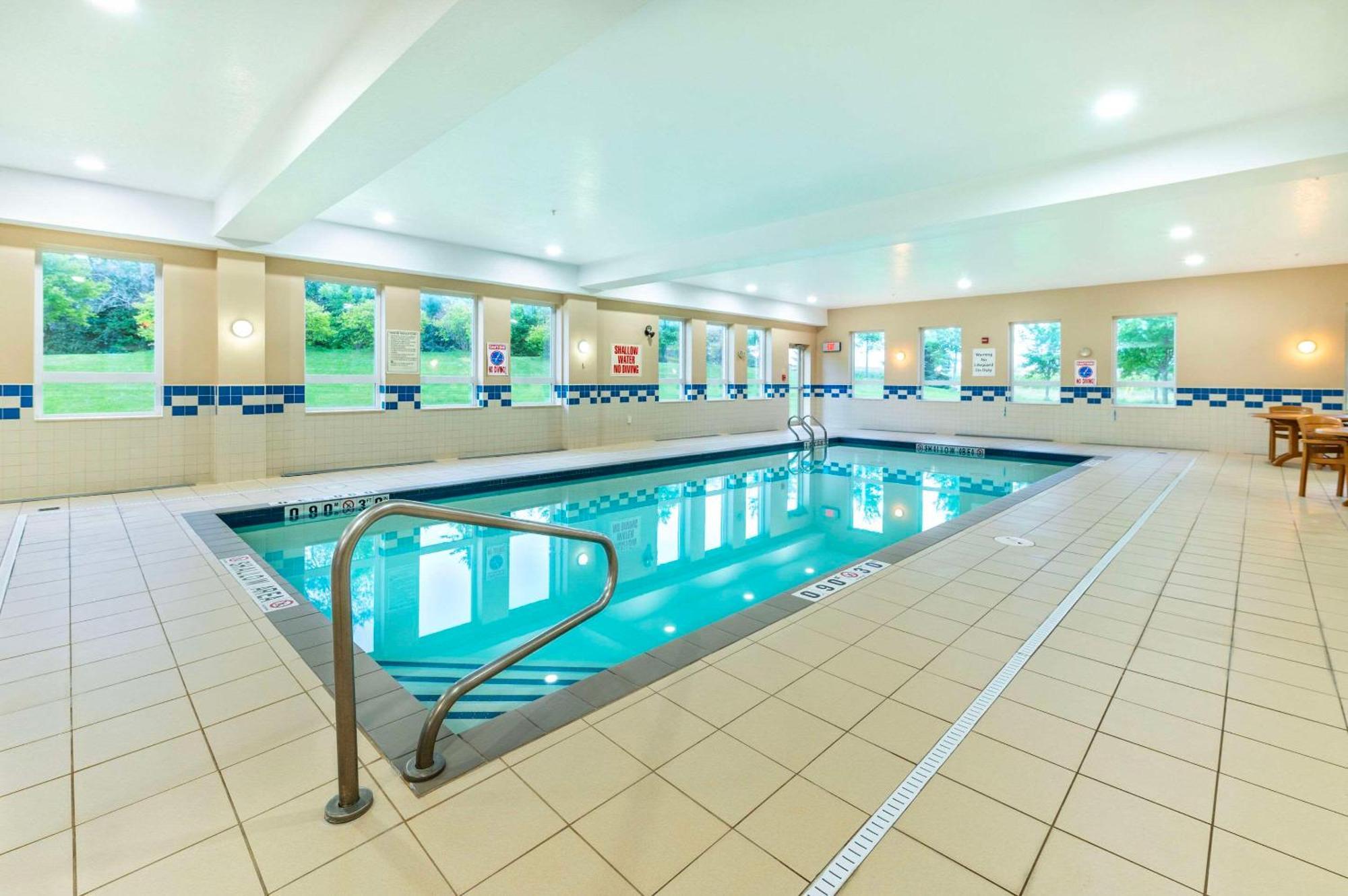 Comfort Inn & Suites Kincardine Luaran gambar